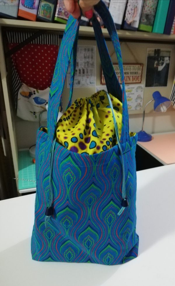 Lined Drawstring tote bag - Pdf pattern and photo tutorial Video: @stikendinge.