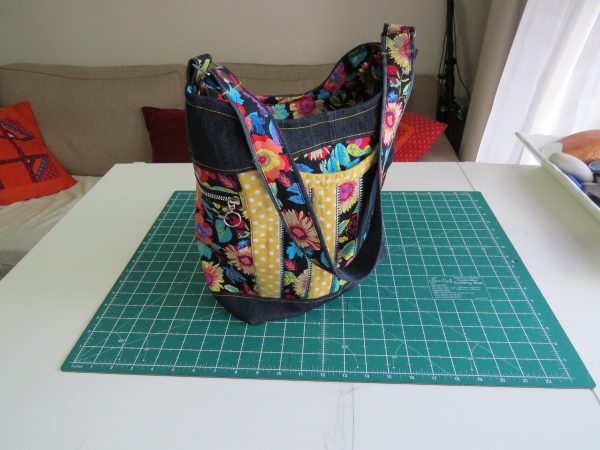 Slow Fashion skouer sak pdf patroon met geskrewe/foto en video aanwysings Afr & Eng  (Klaargemaakte grootte/ Finished size: 34cm H x 24cm W x 13.5cm D). - Image 3