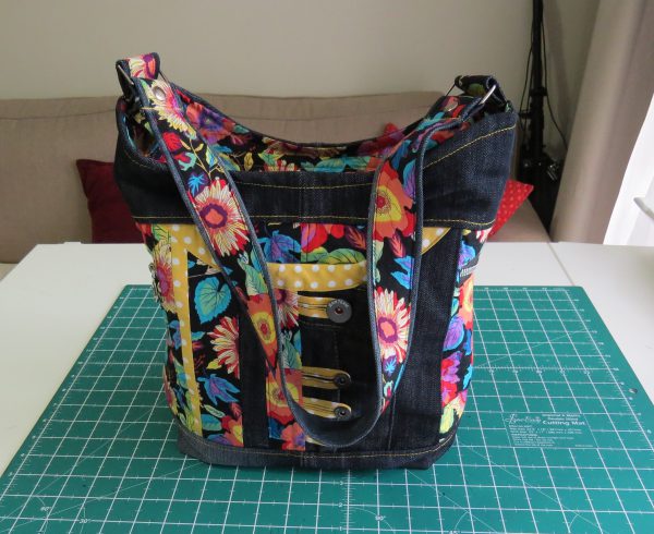 Slow Fashion skouer sak pdf patroon met geskrewe/foto en video aanwysings Afr & Eng  (Klaargemaakte grootte/ Finished size: 34cm H x 24cm W x 13.5cm D).
