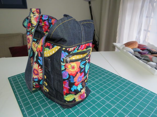 Slow Fashion skouer sak pdf patroon met geskrewe/foto en video aanwysings Afr & Eng  (Klaargemaakte grootte/ Finished size: 34cm H x 24cm W x 13.5cm D). - Image 2