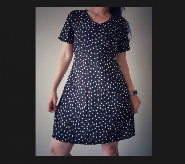 P11S Basiese A-lyn rok met moue pdf patroon -Basic A line dress with sleeves pdf pattern Standard sizes XS - 3XL (A4, A3, A0) Eng. & Afr.Geweefde stowwe.