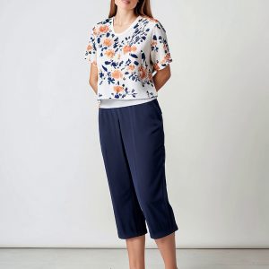 P56S Mariki - Capri broek / pants pdf patroon (A0, A3, A4) Afr & Eng. Kuit lengte - band voor en rek agter in die middel. Standard sizes S-4XL Geweefde stowwe.