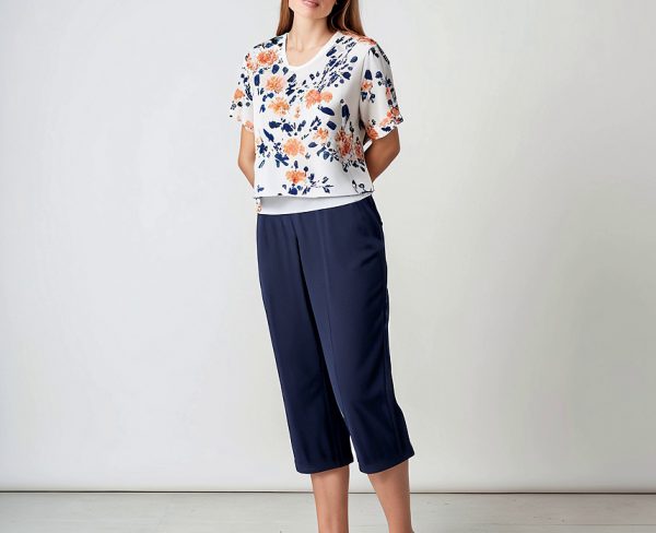 P56S Mariki - Capri broek / pants pdf patroon (A0, A3, A4) Afr & Eng. Kuit lengte - band voor en rek agter in die middel. Standard sizes S-4XL Geweefde stowwe.